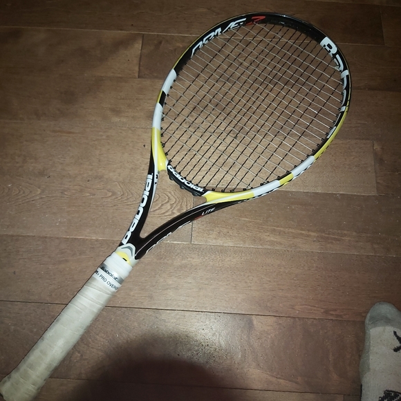 Babolat yennis racquet - Picture 1 of 1